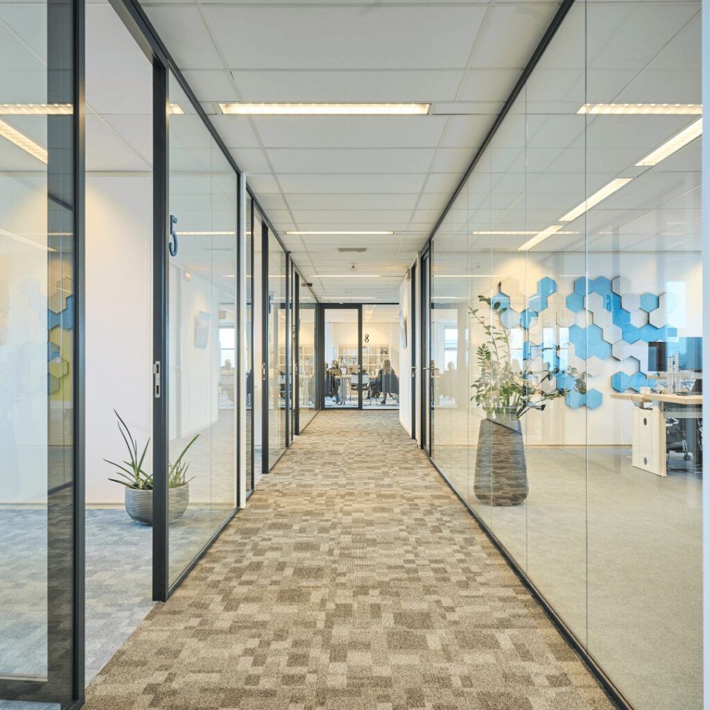 Glazen systeemwanden kantoor IJsselstein